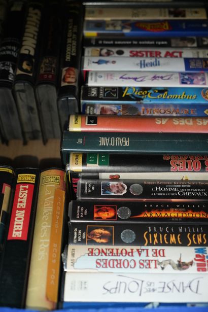 Réunion de livres, cassettes, CD, livres...