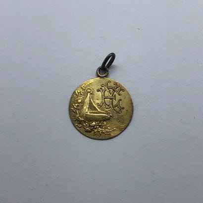 Médaillon de baptême en or 18K, ornée d'un...