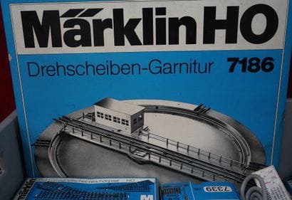 MÄRKLIN

Importante réunion de rails, double...
