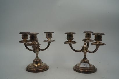 Paire de candélabres en métal argenté à trois...