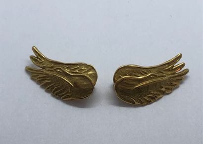 Paire de clips d'oreilles épousant la forme...