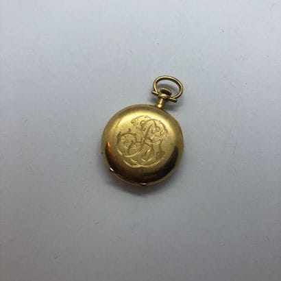 Montre de col, le boitier en or 18K monogrammé,...