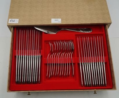 Partie de ménagère en métal argenté modèle...