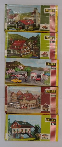 FALLER

Réunions de 5 éléments architecturaux...