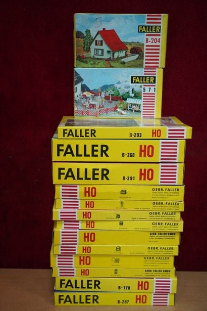 FALLER

Réunions de 15 éléments architecturaux...