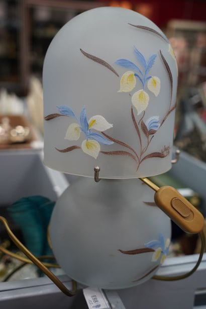 Réunion de céramique et verrerie comprenant...