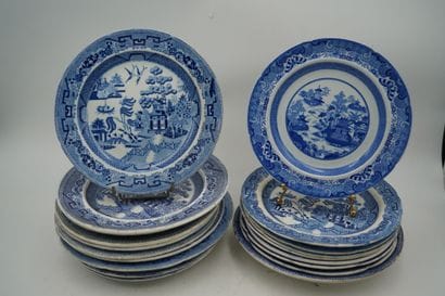Divers, réunion de dix-neuf assiettes en...