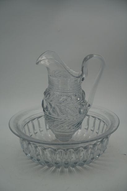 Pot à eau en cristal pressé, moulé, à décor...