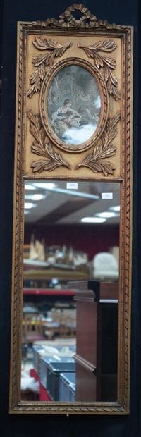 Trumeau rectangulaire en bois redoré à décor...