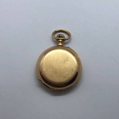 Montre de col en or 18K, le boitier uni,...