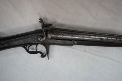 MILITARIA. Fusil à double canon en bois et...