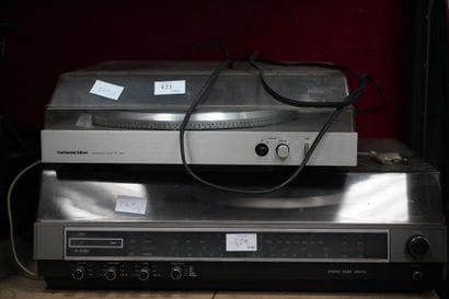 Deux platines, l'une CONTINENTAL EDINSON...