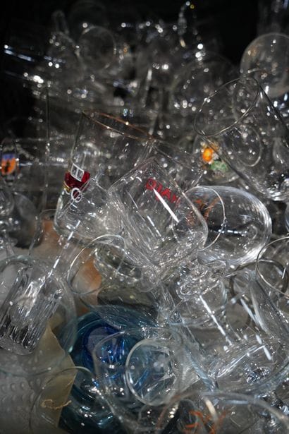 Réunion de verrerie dont verres, pichets...