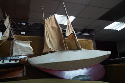Maquette de trois-mâts en bois, tissu et...