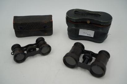 Deux paires jumelles de théâtre, l'une marquée...