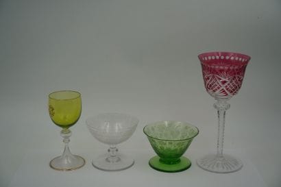 Parties de services en verres et cristal...