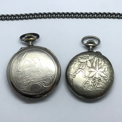 Deux montres de gousset en métal argenté,...