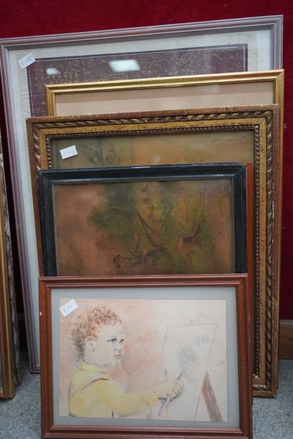 Réunion de gravures et pièces encadrées sous...
