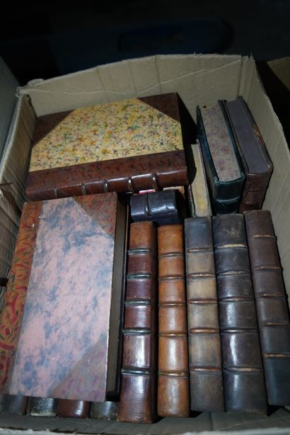 Réunion de livres reliés anciens et modernes...