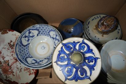 Réunion de vaisselle en céramique, vases,...