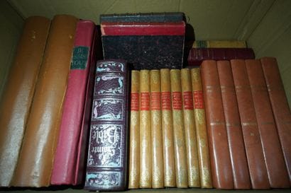 Réunion de livres reliés anciens et modernes...