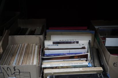 Réunion de livres Beaux-Arts. Onze cartons....
