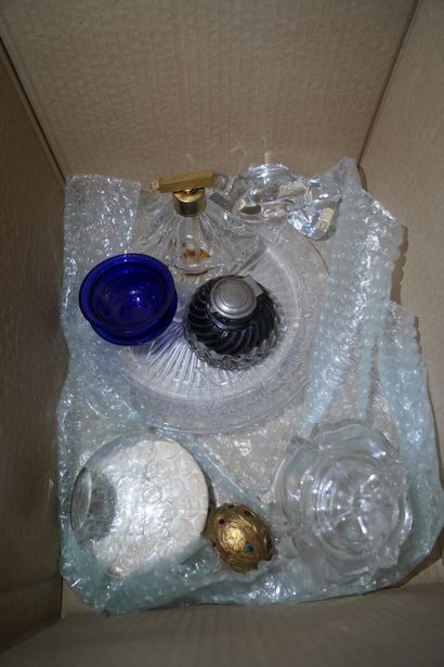 Partie de service de verres à pied en verre...