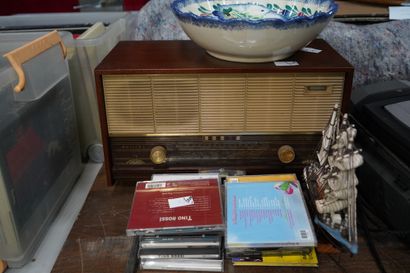 Mini chaine Philips, un ancien poste de radio...