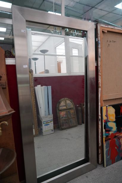 Miroir de pied rectangulaire dans un encadrement...