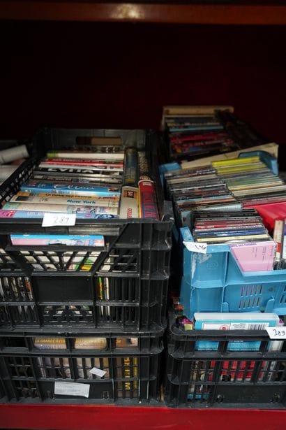 Réunion de cassettes video, CD, volume de...