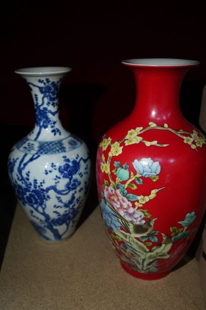 Réunion de vaisselle en céramique, vases,...