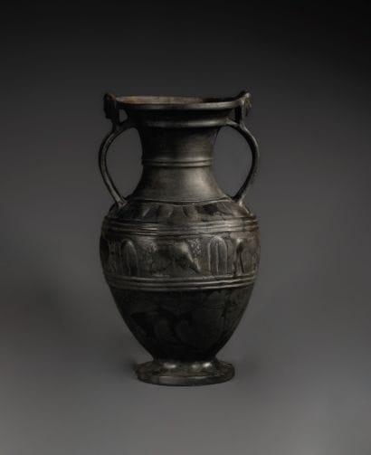 LARGE AMPHORA
In bucchero nero, decorated...