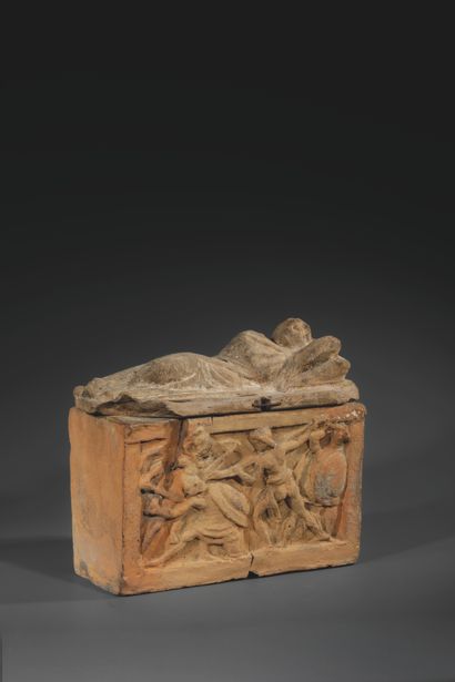 CINEMA URN
Surmounted by a lid adorned in...