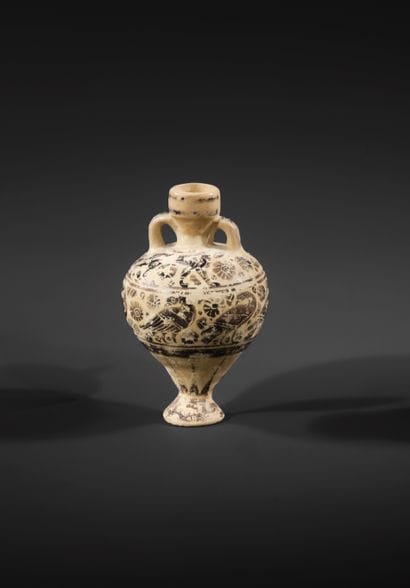 AMPHORICUS
Pyriform body decorated on two...