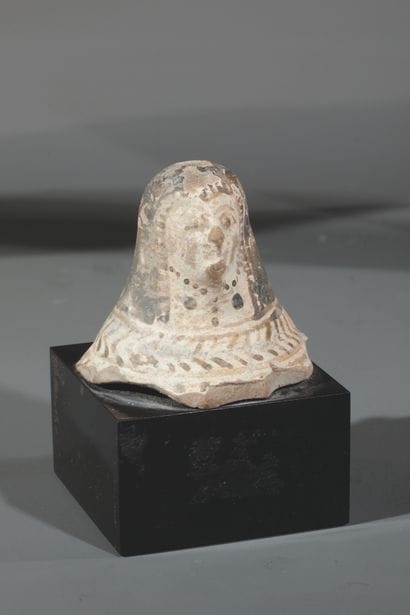 RARE FEMALE JANIFORM FIGURINE (LID TOP?)
On...