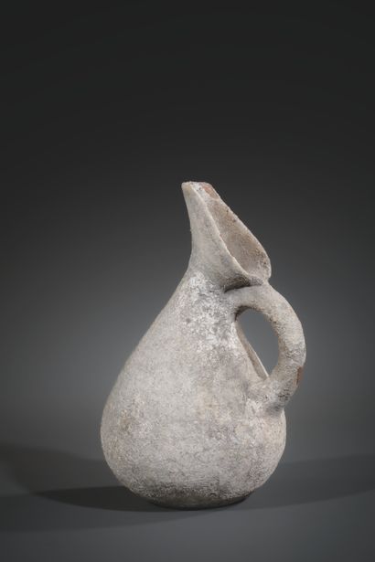REVERSE SPOUT JUG
Pyriform body, neck decorated...
