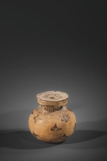 ARYBALLE
Globular body decorated with a hoplite...