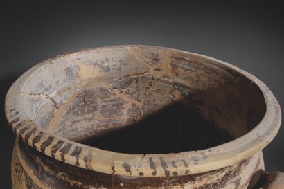 MONUMENTAL CRATER
On a flared conical foot...
