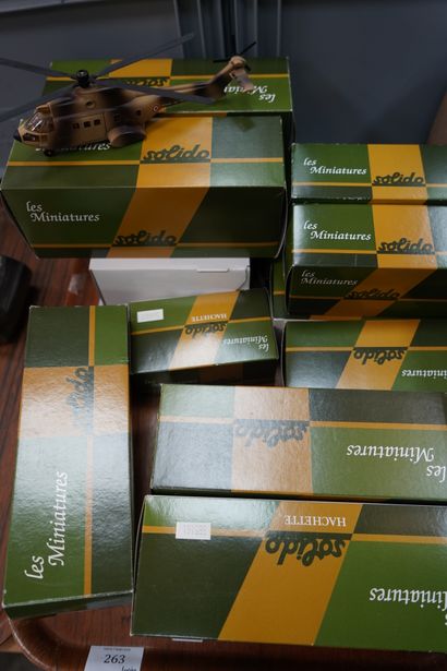 Réunion de voitures militaires Solido. En...