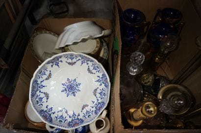 Réunion de vaisselle, faïence, porcelaine,...
