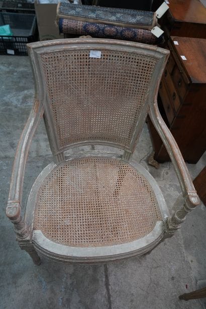 Réunion de fauteuils comprenant : 
Paire...