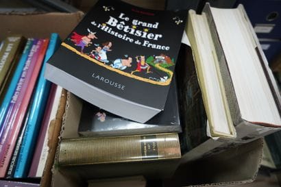 Réunion de livres reliés et modernes dont...