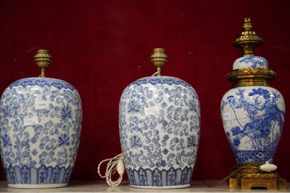 CHINE
Un grand cache-pot en porcelaine à...