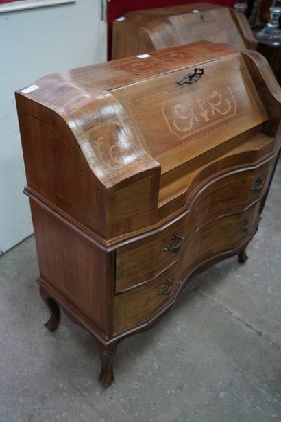Paire de commodes scribannes en bois de placage...