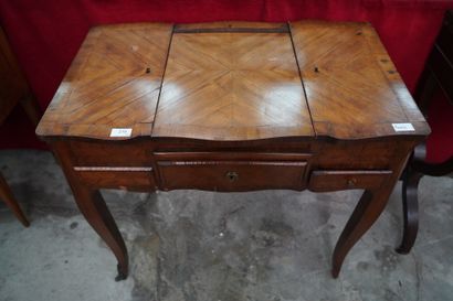 Coiffeuse en bois de placage ouvrant par...