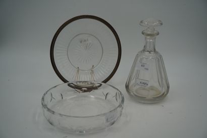 BACCARAT, un flacon en cristal, coupe en...
