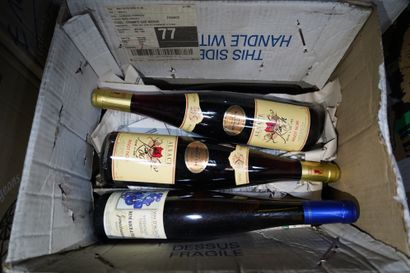 Réunion de bouteilles vin d'Alsace. Trois...
