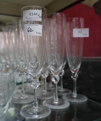 DAUM France, suite de 12 flûtes à Champagne...