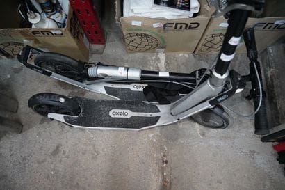 Deux trottinettes OXELO. En l'état.