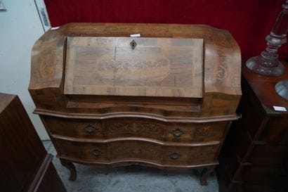Paire de commodes scribannes en bois de placage...
